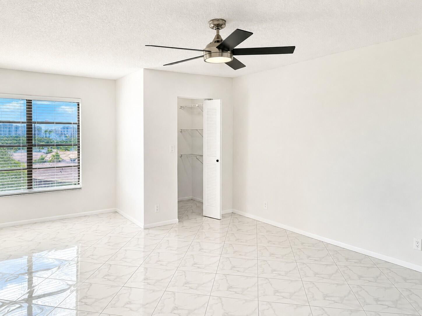 7076 Huntington Lane 608 Property Photo 6