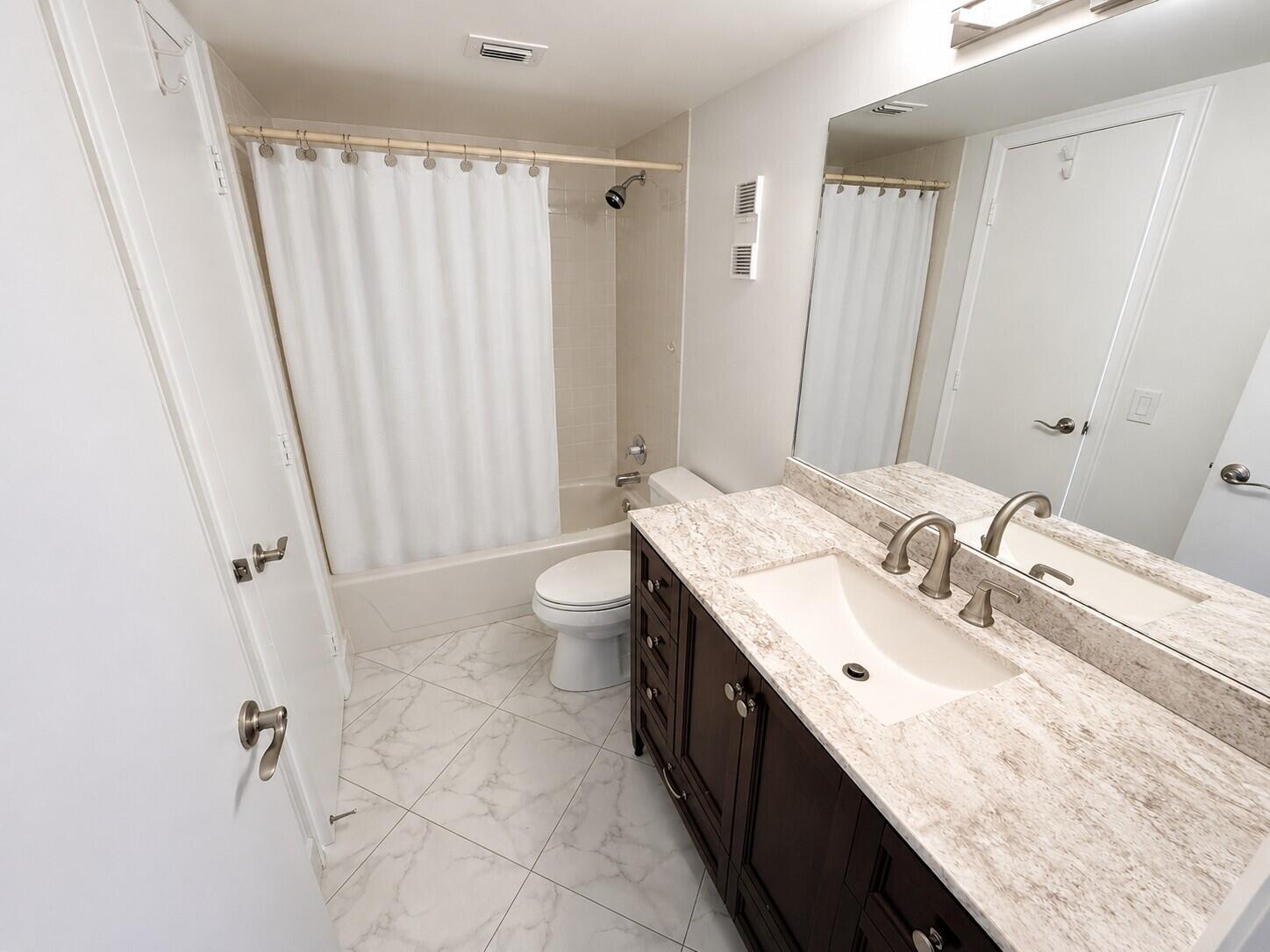 7076 Huntington Lane 608 Property Photo 12