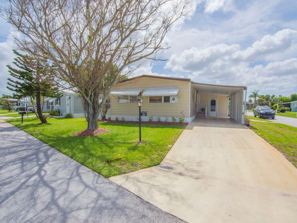 225 Ne Forrest Court Property Photo 5