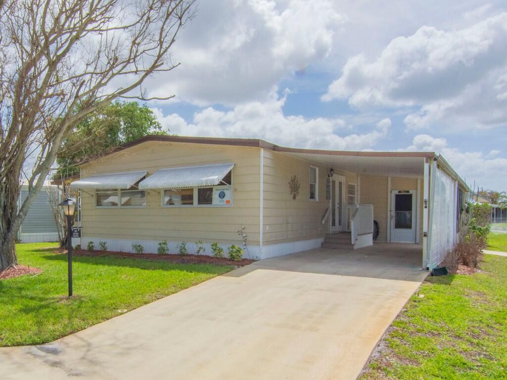 225 Ne Forrest Court Property Photo 6