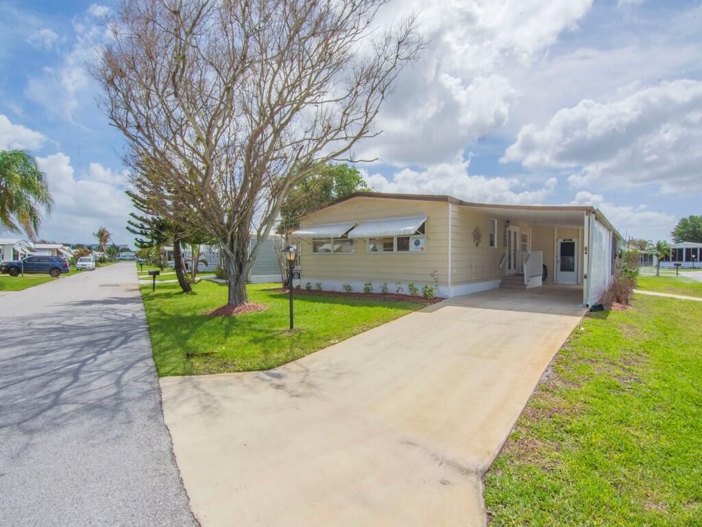 225 Ne Forrest Court Property Photo 7
