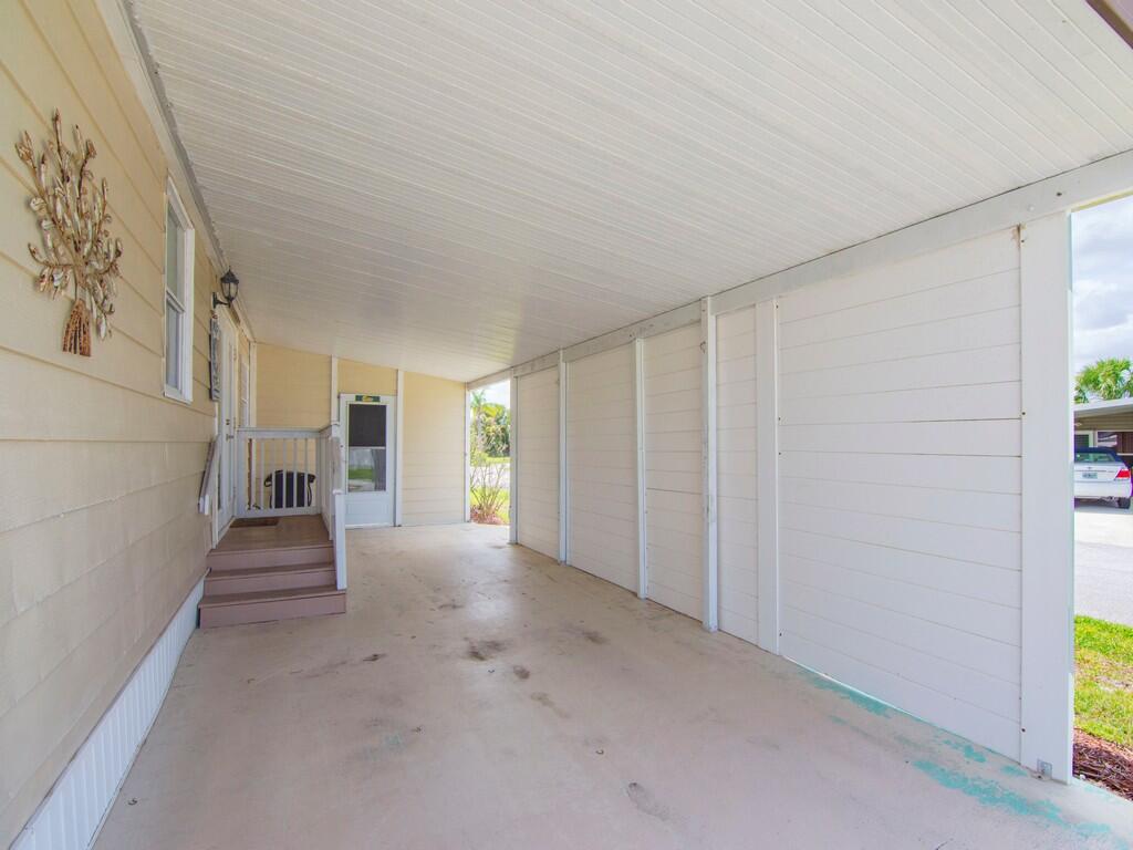 225 Ne Forrest Court Property Photo 8