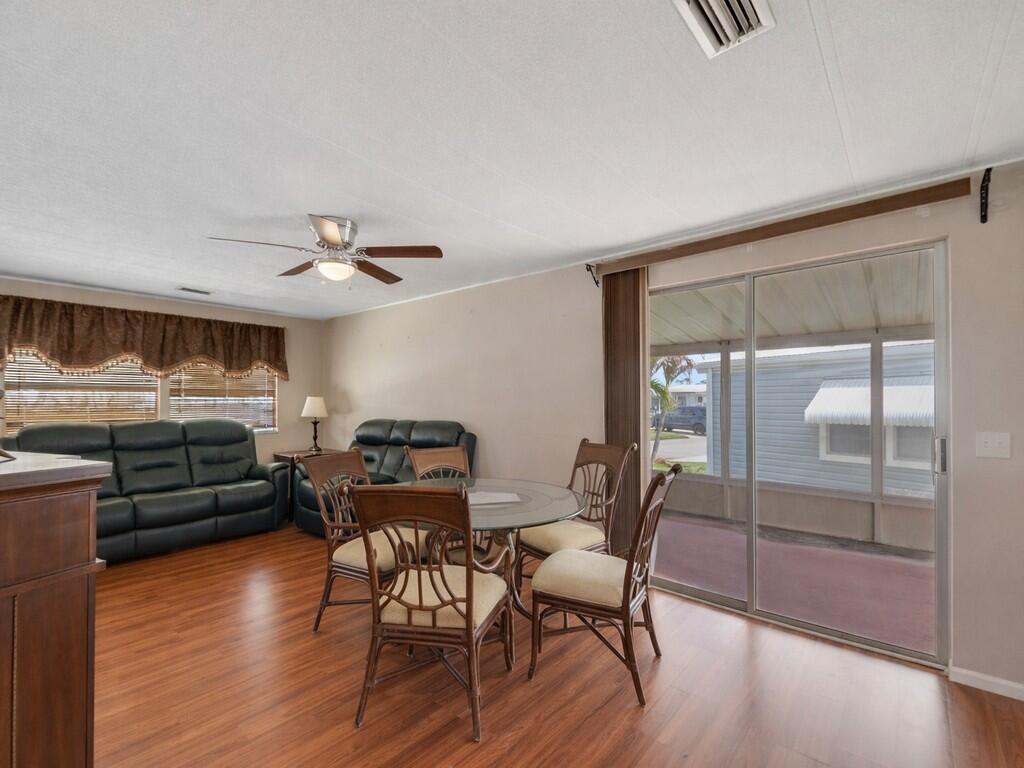 225 Ne Forrest Court Property Photo 10