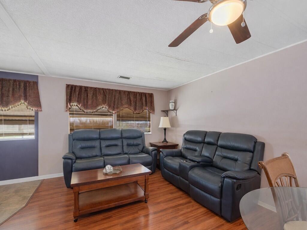 225 Ne Forrest Court Property Photo 11