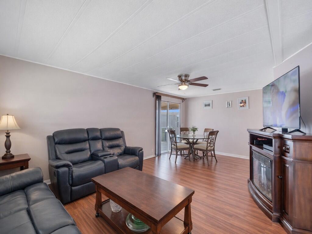 225 Ne Forrest Court Property Photo 12