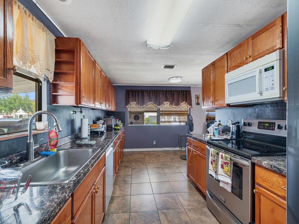 225 Ne Forrest Court Property Photo 16