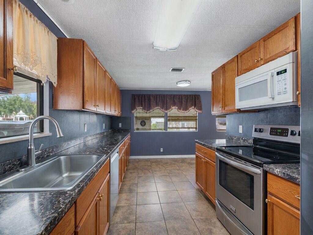 225 Ne Forrest Court Property Photo 17