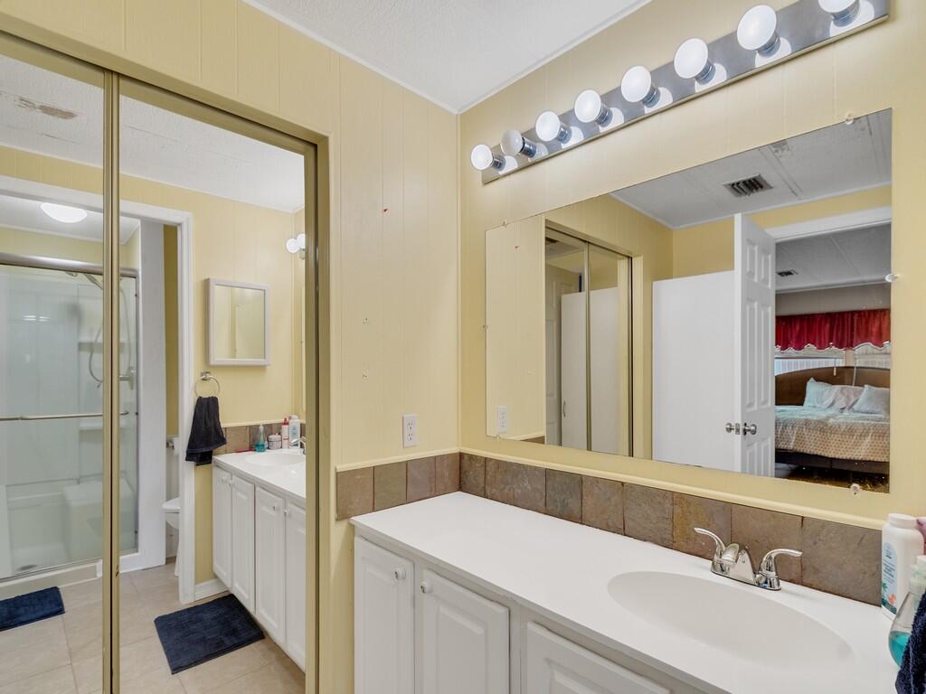 225 Ne Forrest Court Property Photo 21