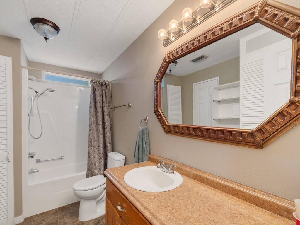 225 Ne Forrest Court Property Photo 24