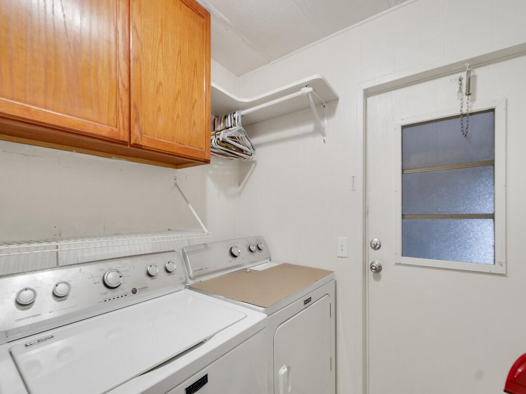 225 Ne Forrest Court Property Photo 26