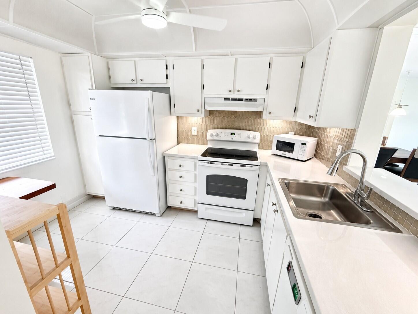 14307 Bedford Drive 302 Property Photo 3