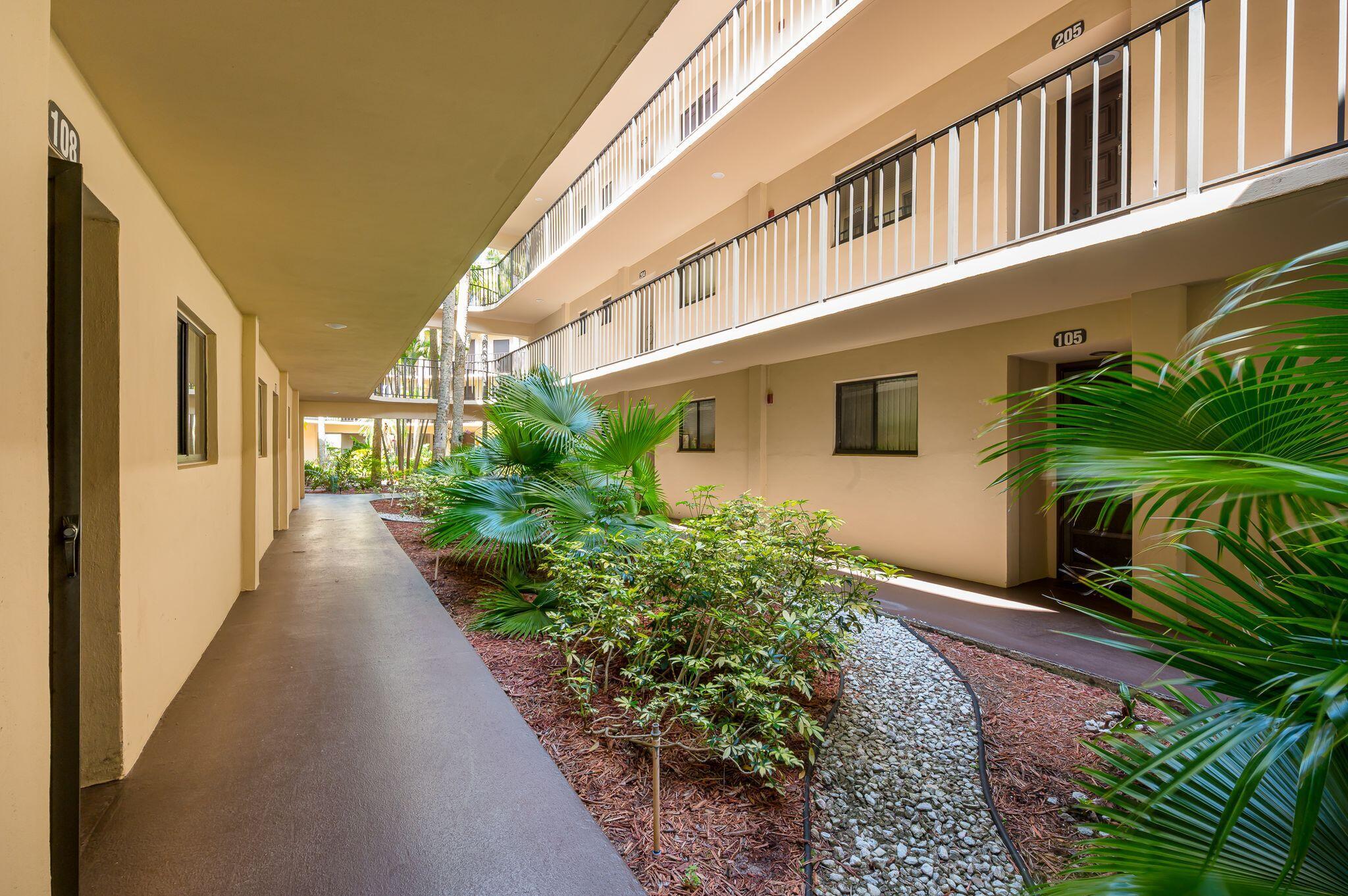 5220 Las Verdes Circle 108 Property Photo 5