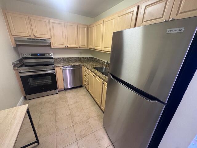 6475 Bay Club Drive 4 Property Photo 6