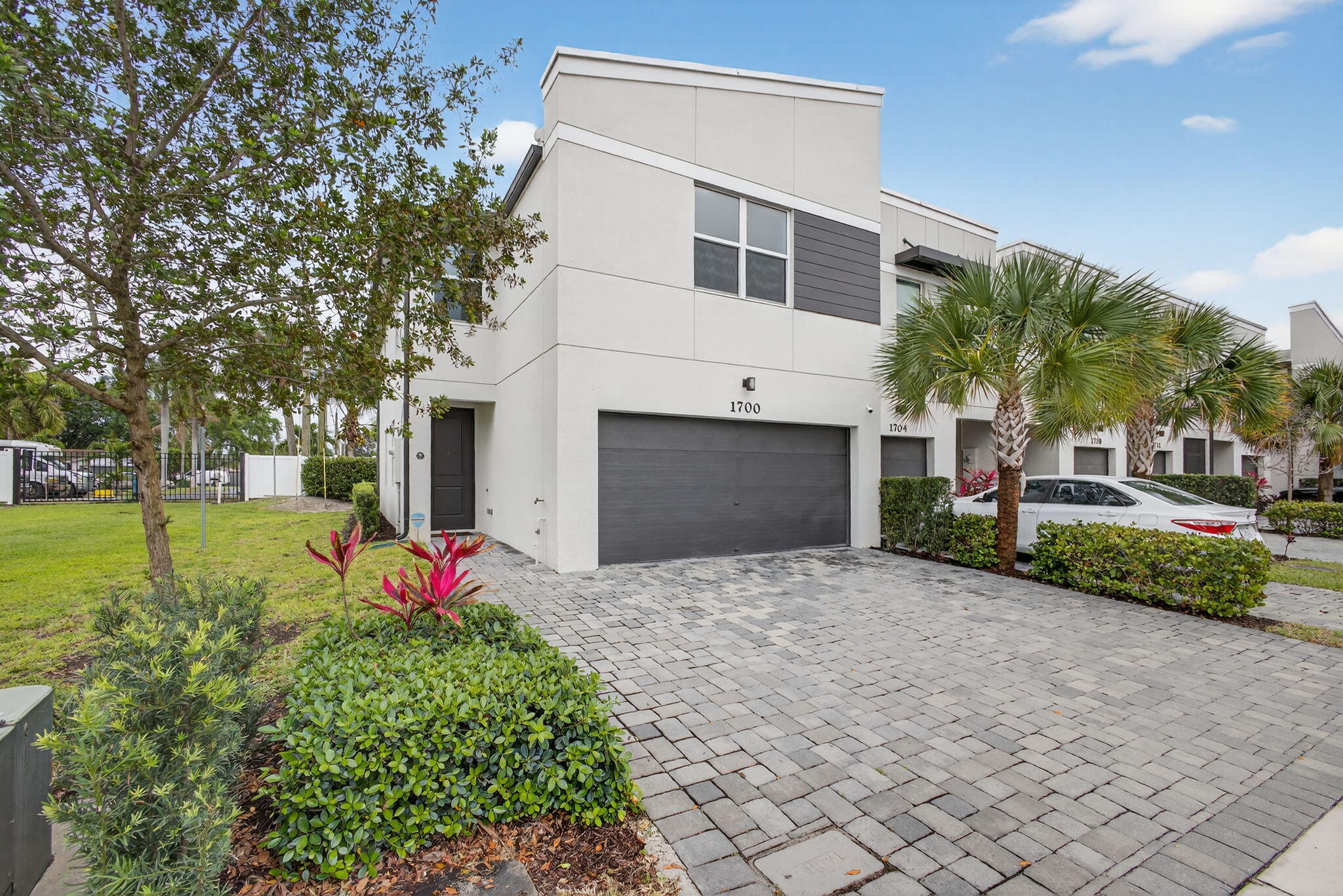 1700 Lindley Street Property Photo 2