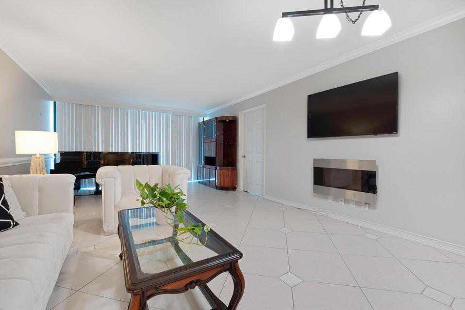 2400 Presidential Way 1206 Property Photo 2