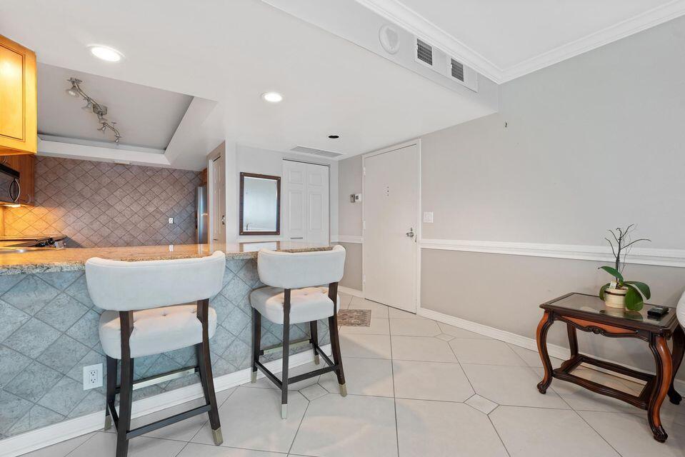 2400 Presidential Way 1206 Property Photo 6