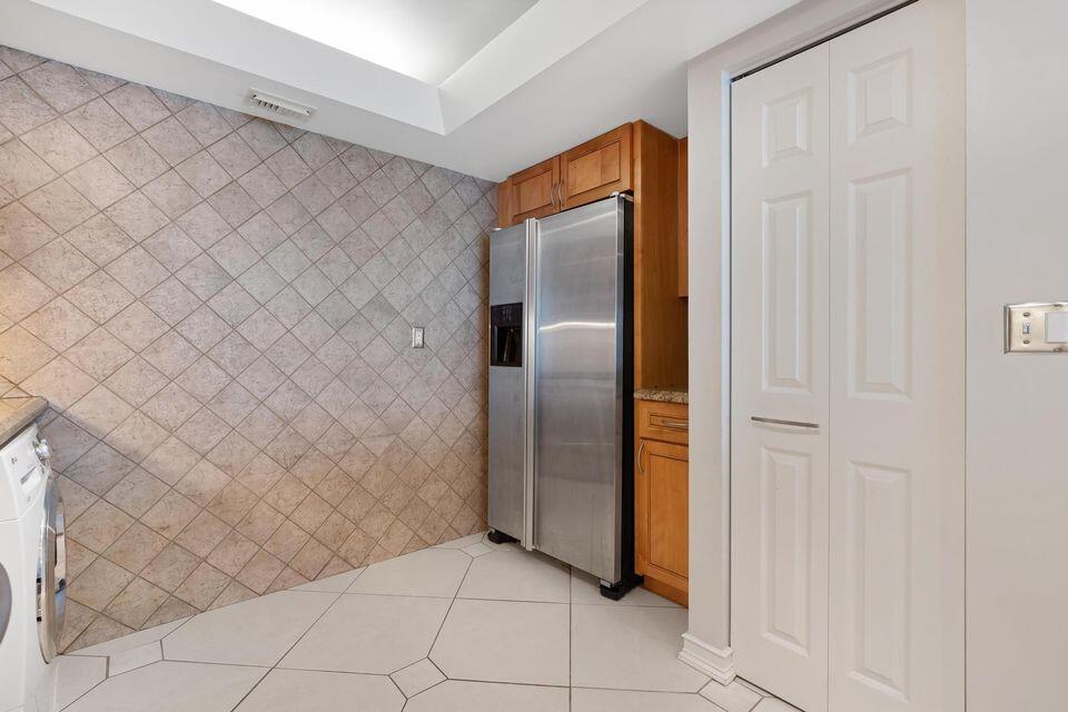 2400 Presidential Way 1206 Property Photo 8