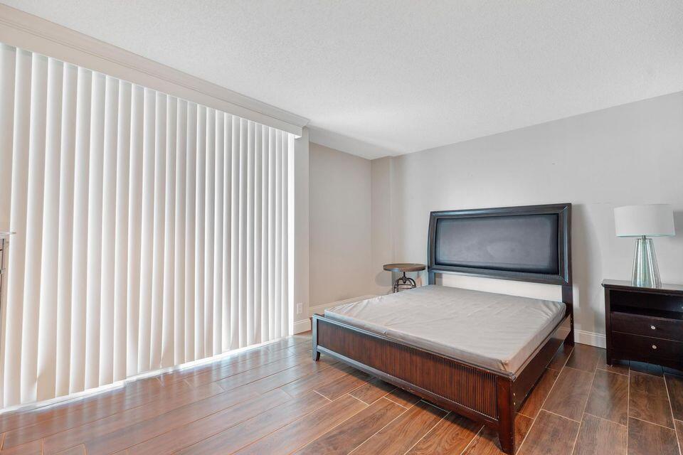 2400 Presidential Way 1206 Property Photo 22