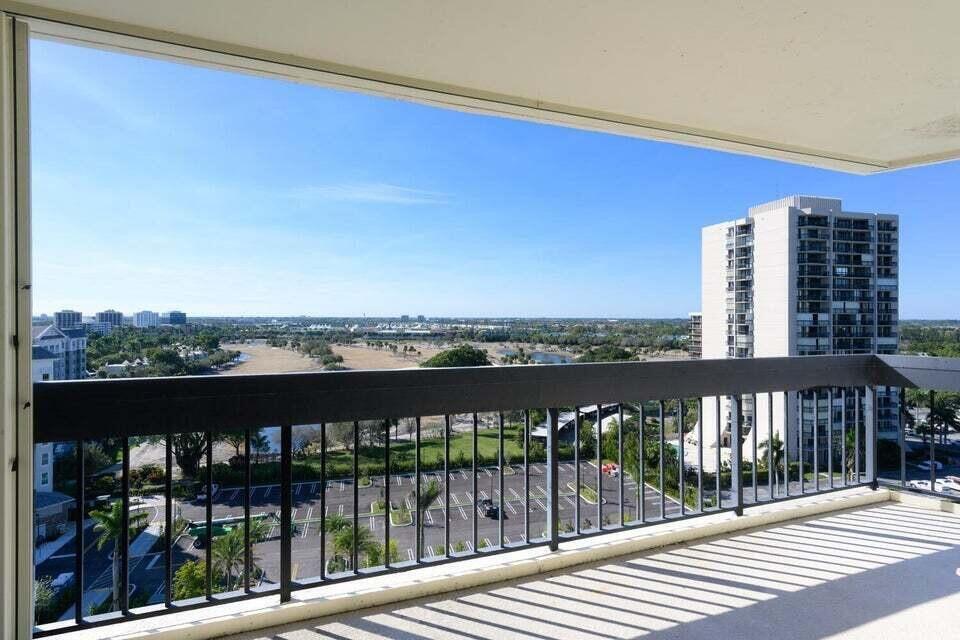 2400 Presidential Way 1206 Property Photo 25