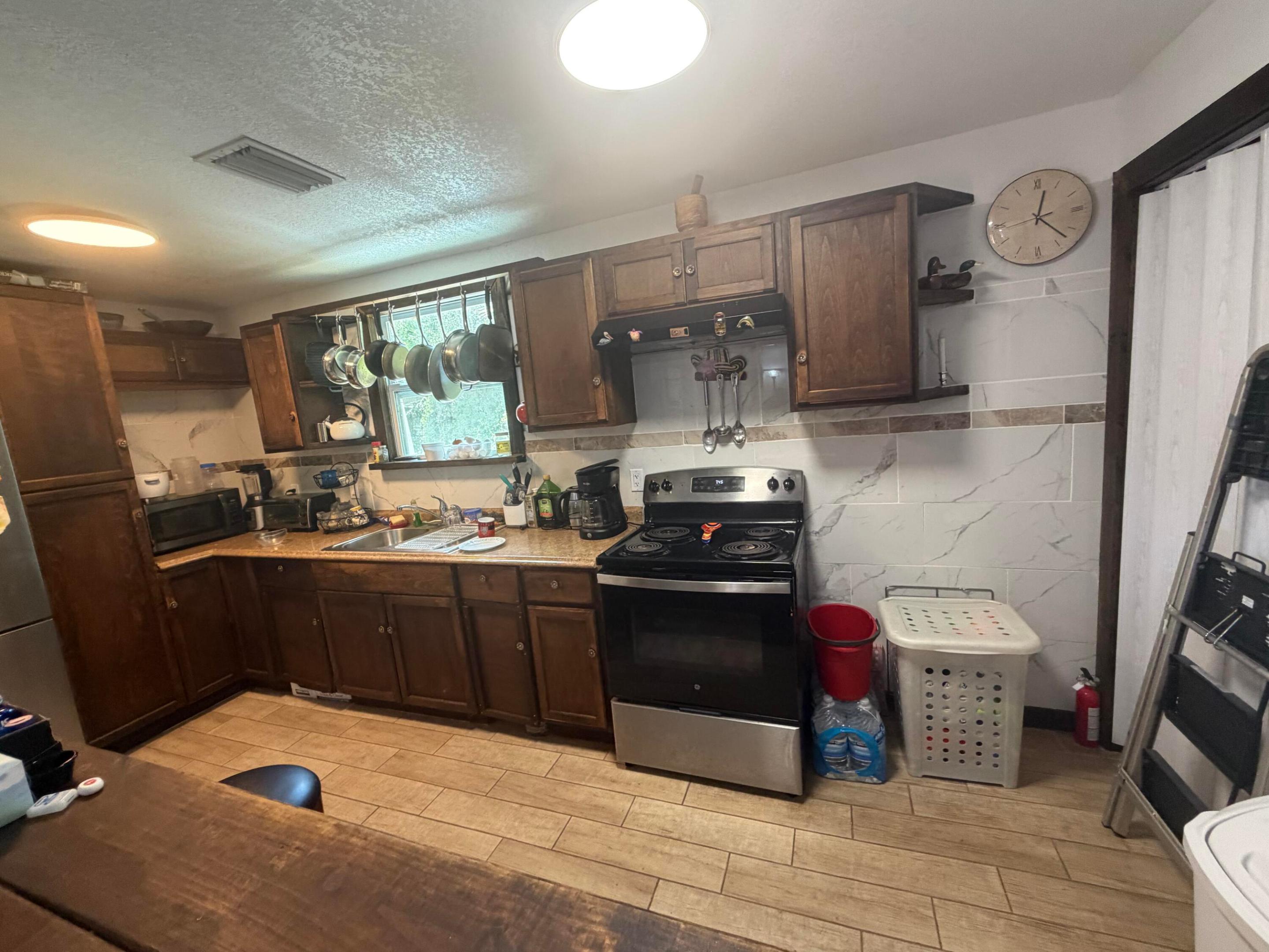 235 N Sendero Street Property Photo 7