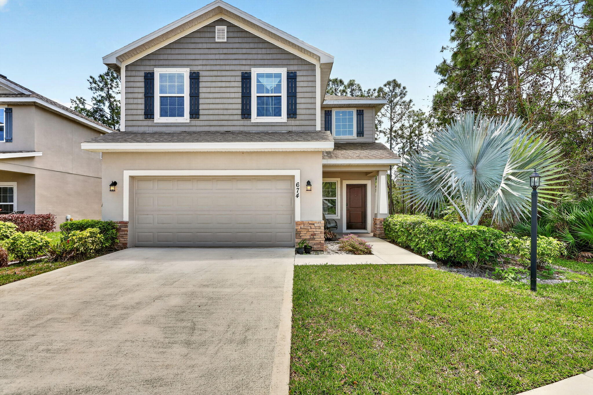 674 NE Turtleback Trail