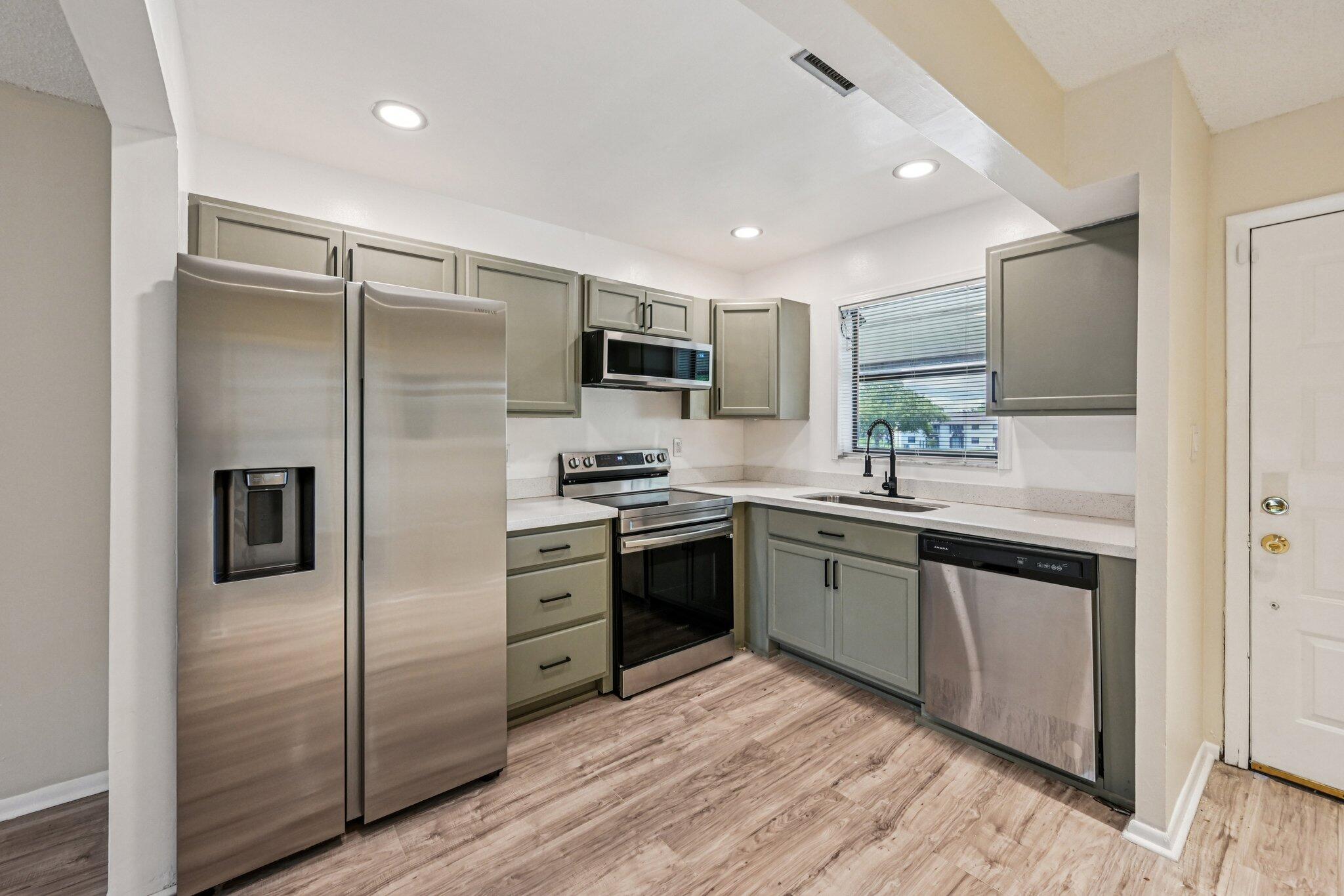 6001 Shakerwood Circle 203