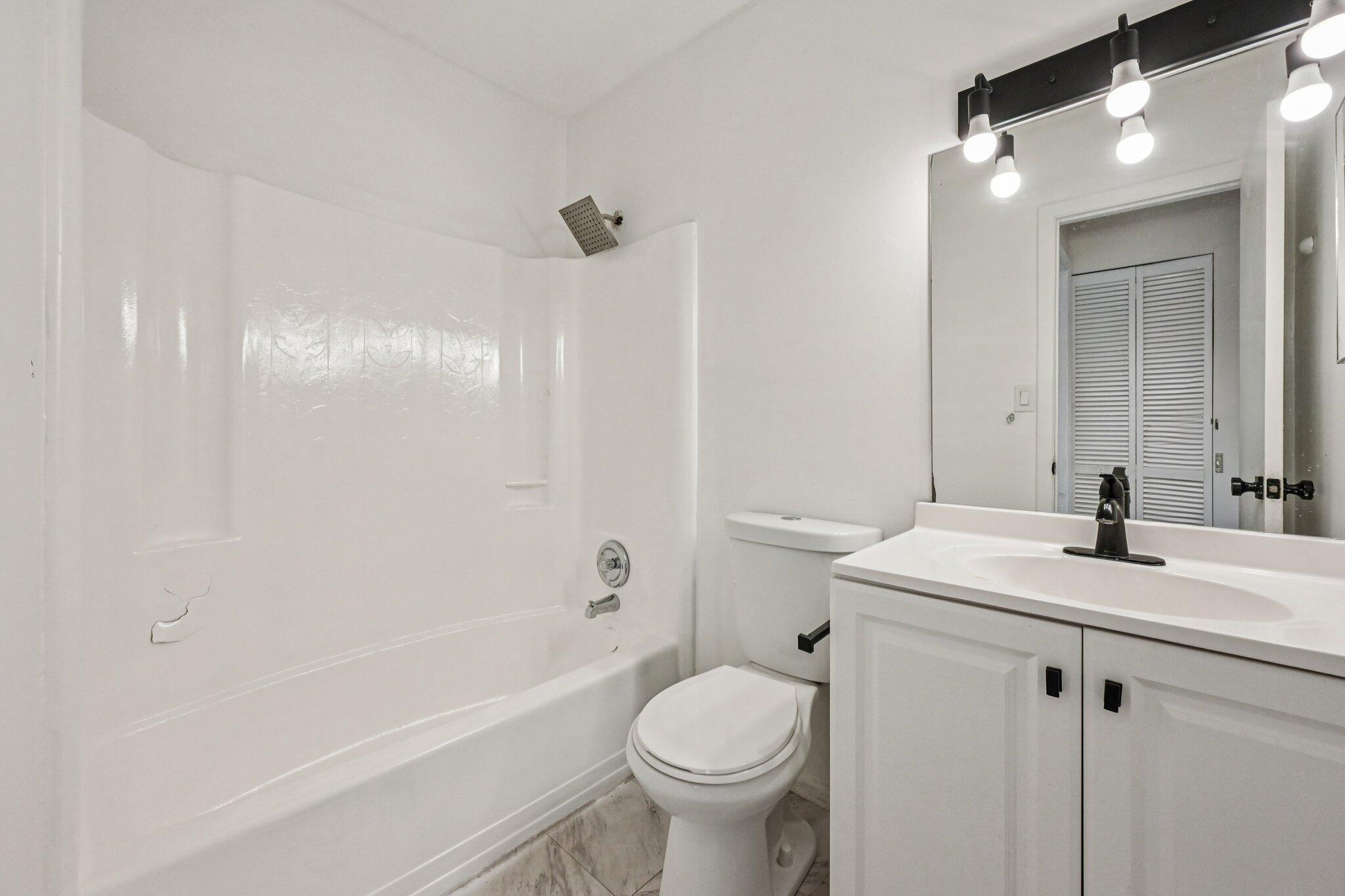 6001 Shakerwood Circle 203 Property Photo 17