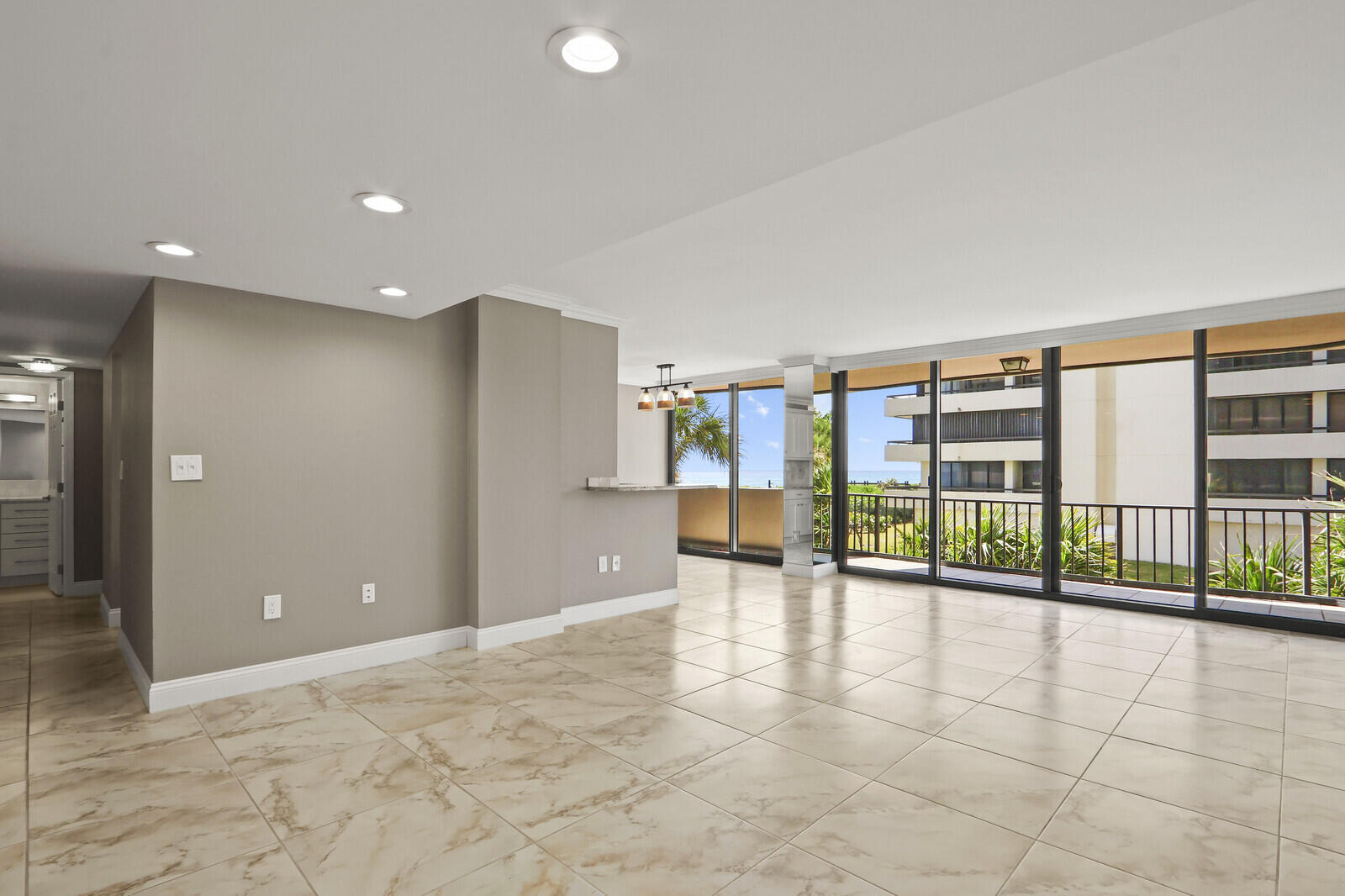 4200 N Ocean 1-203 Property Photo 4