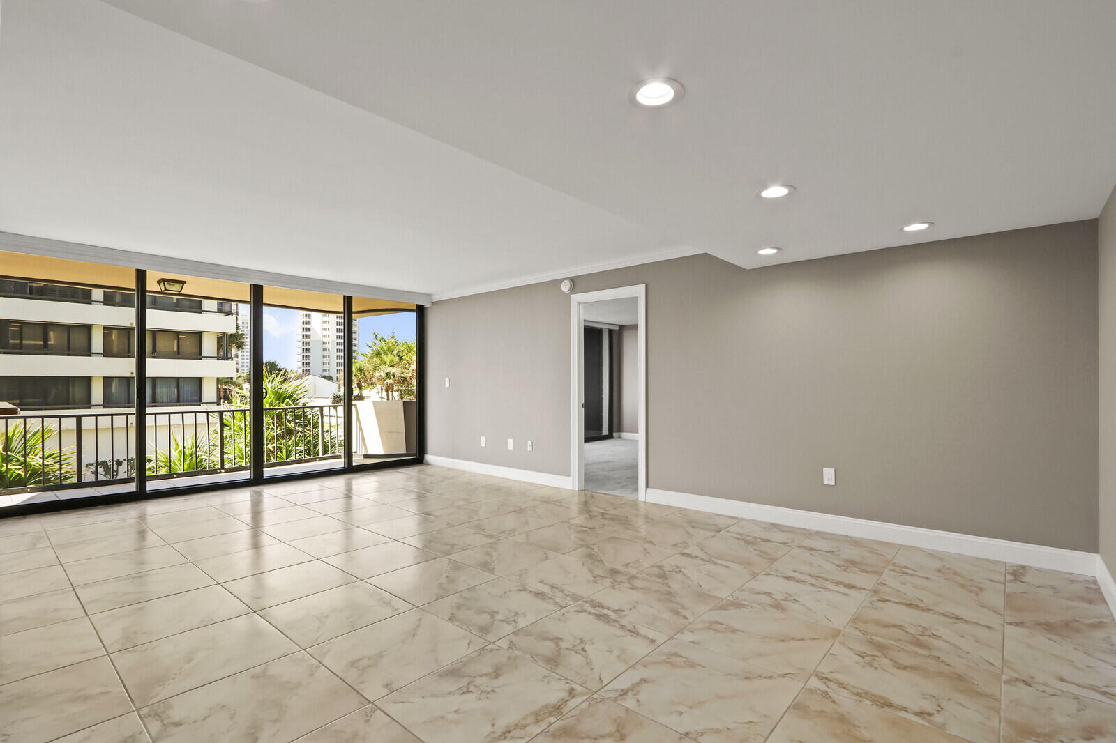 4200 N Ocean 1-203 Property Photo 5