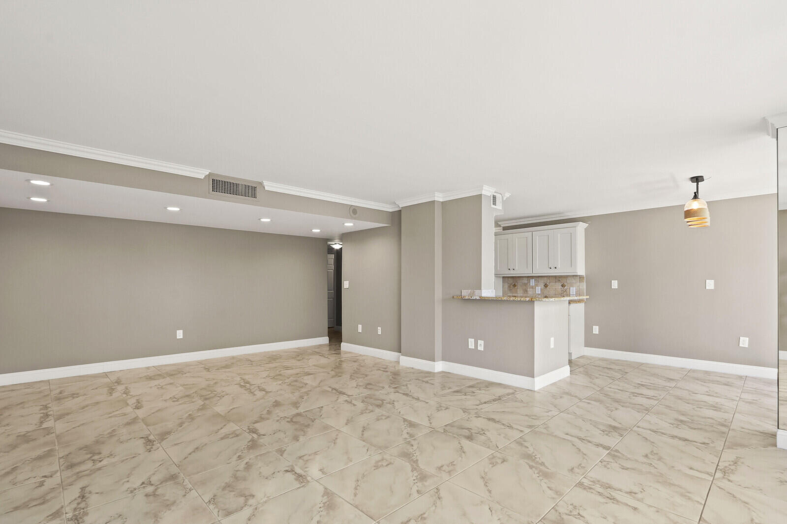 4200 N Ocean 1-203 Property Photo 8