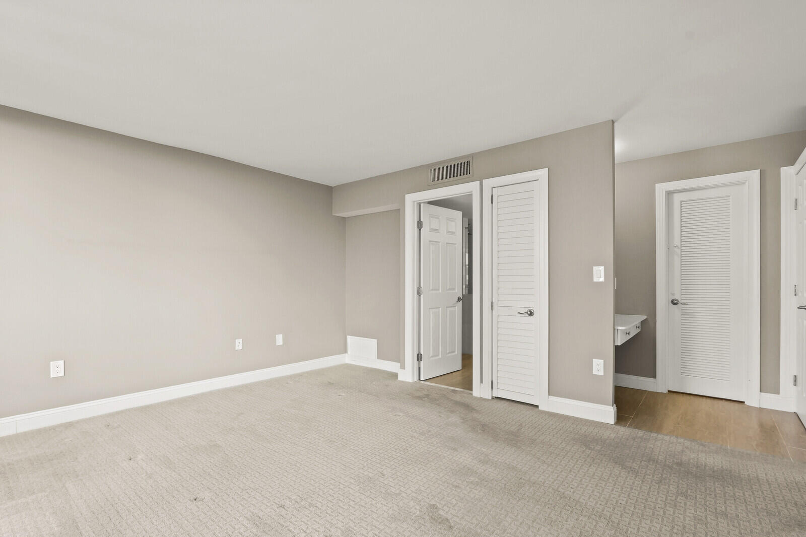 4200 N Ocean 1-203 Property Photo 22