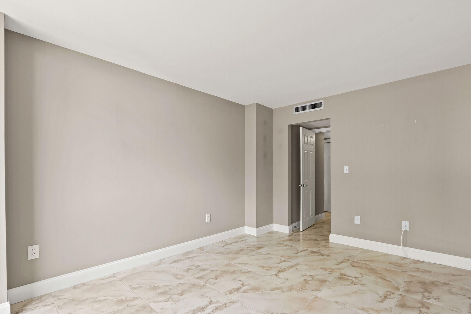 4200 N Ocean 1-203 Property Photo 29
