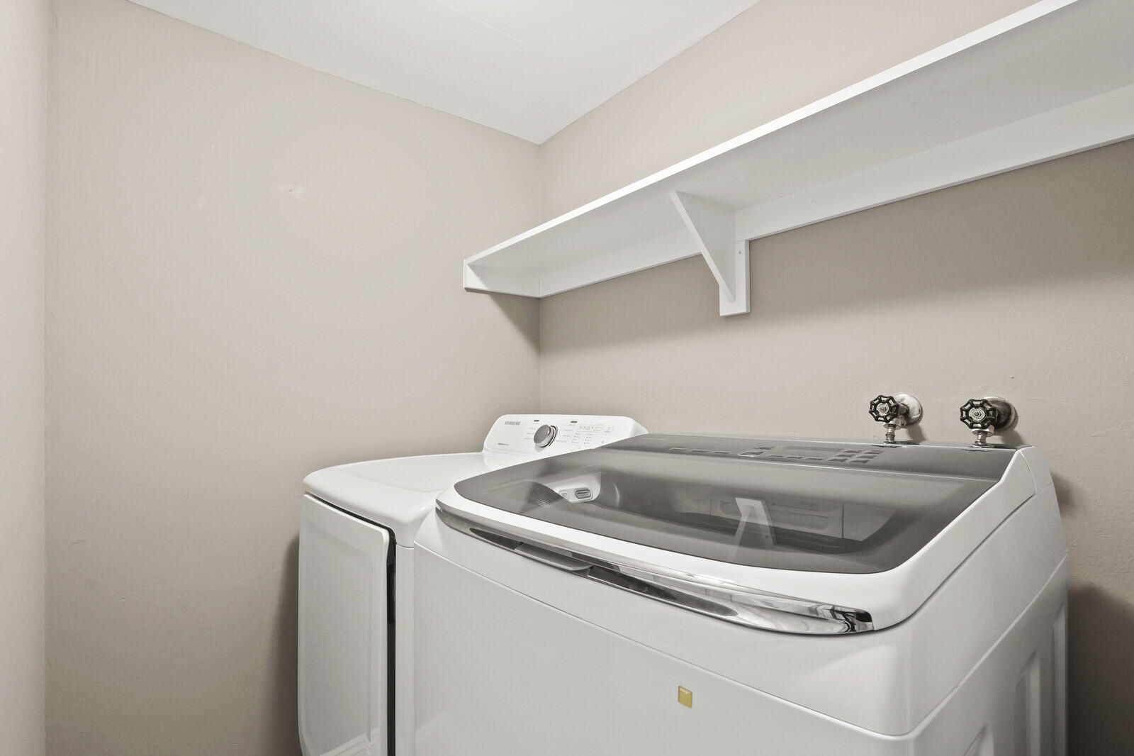 4200 N Ocean 1-203 Property Photo 32