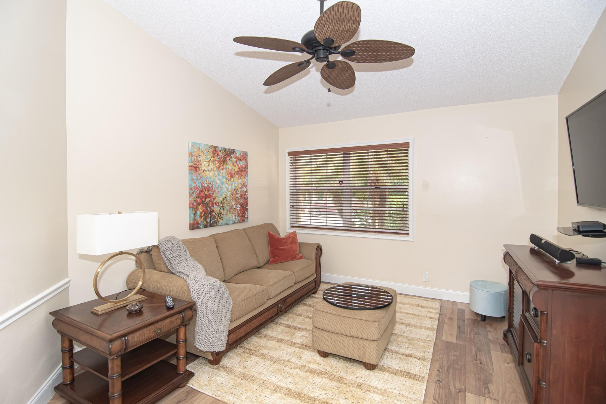 8410 Brussels Way Property Photo 27