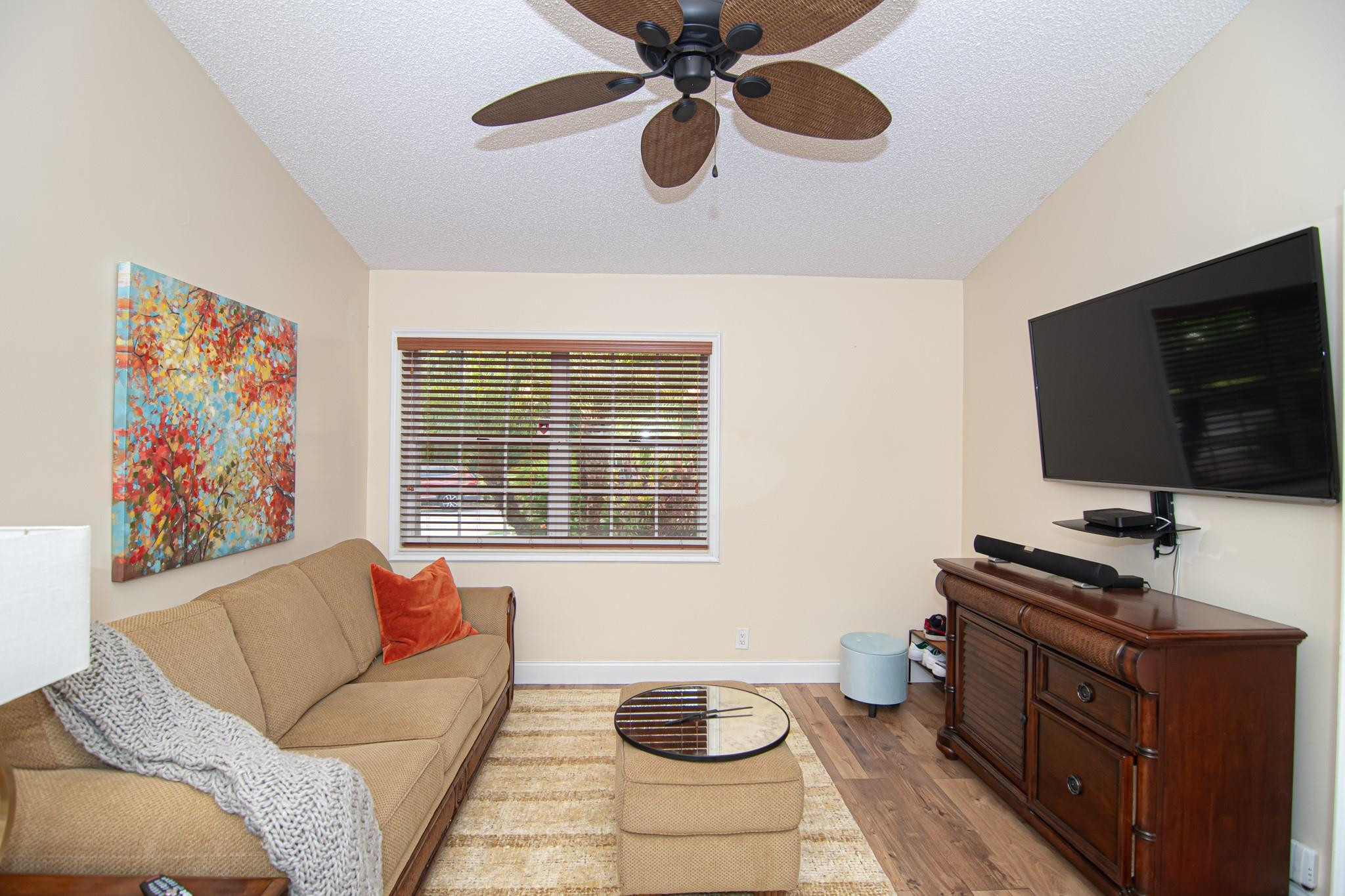 8410 Brussels Way Property Photo 28