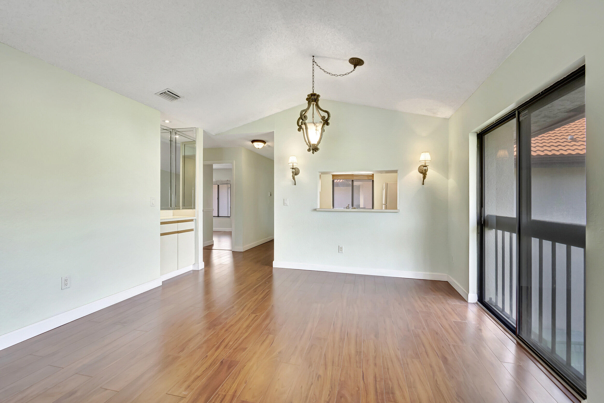 351 Club Circle 207 Property Photo 4