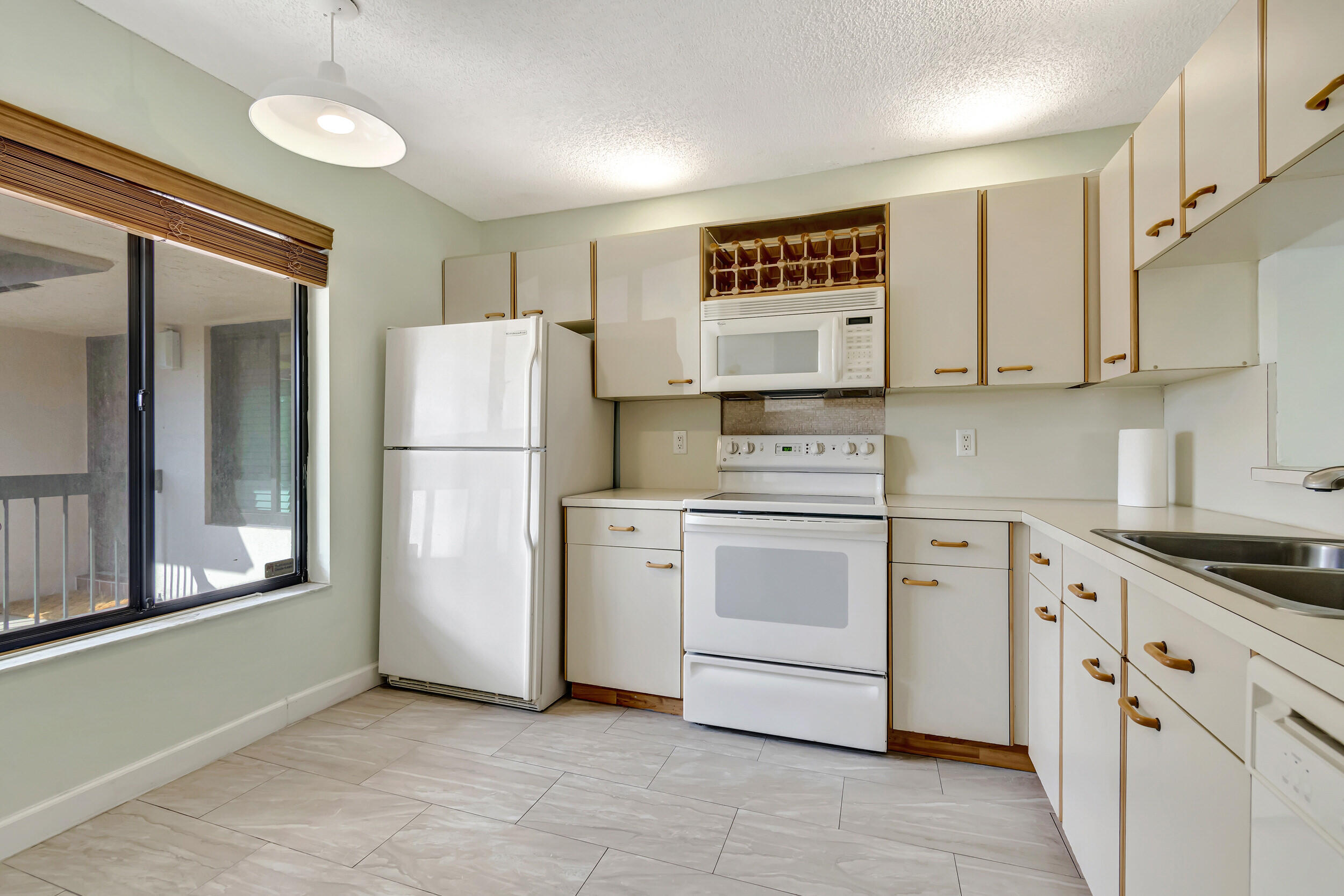 351 Club Circle 207 Property Photo 10