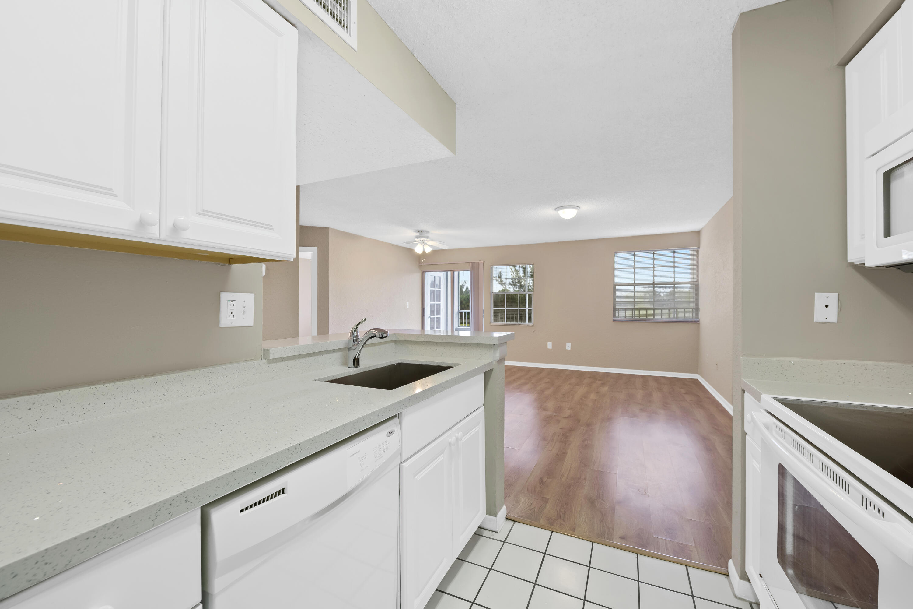 2861 N Oakland Forest Drive 202 Property Photo 4
