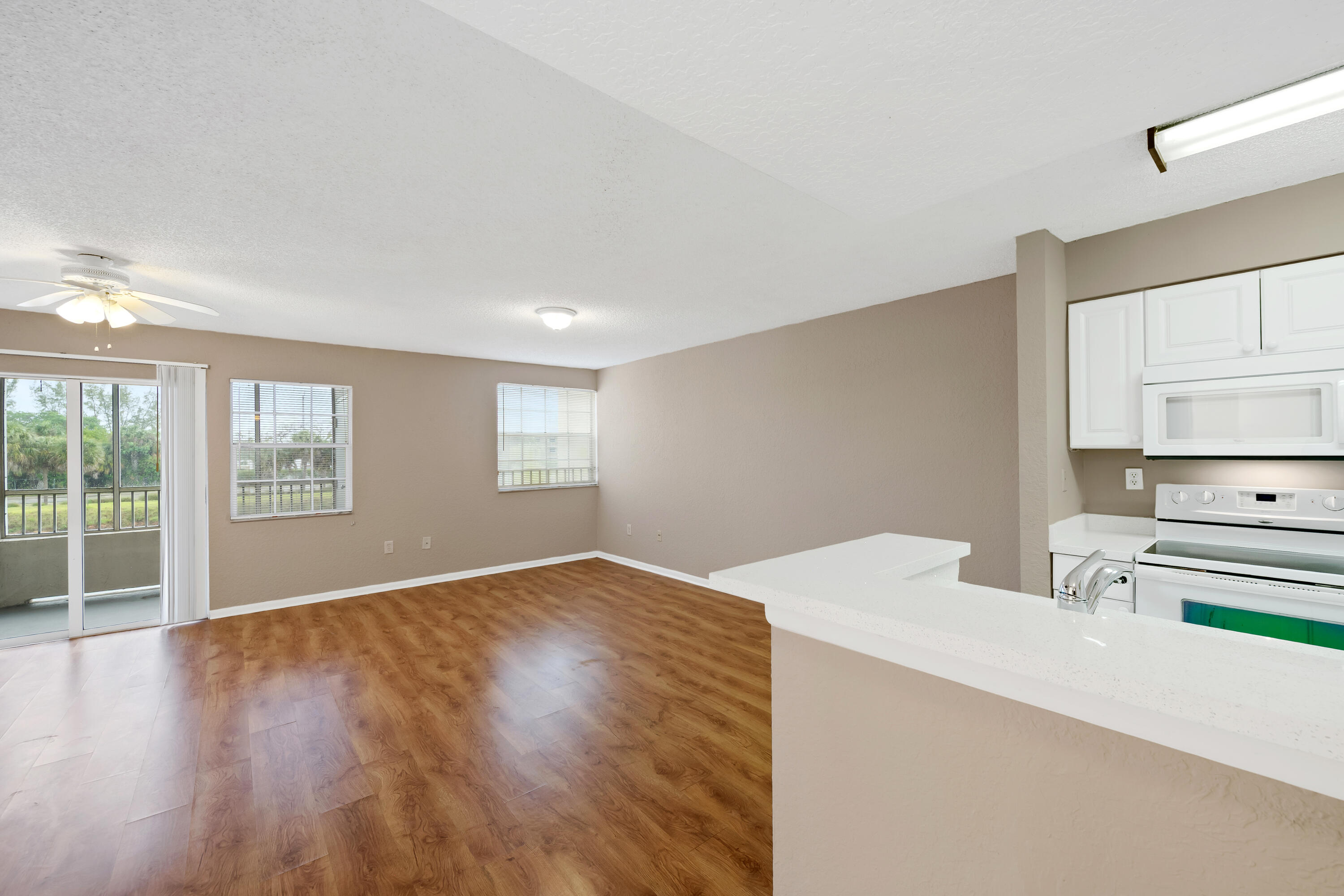 2861 N Oakland Forest Drive 202 Property Photo 5