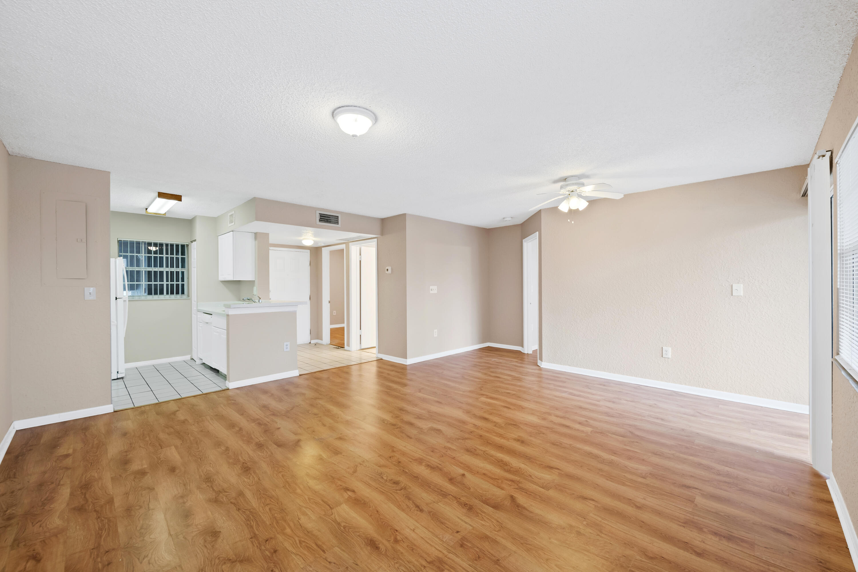 2861 N Oakland Forest Drive 202 Property Photo 6