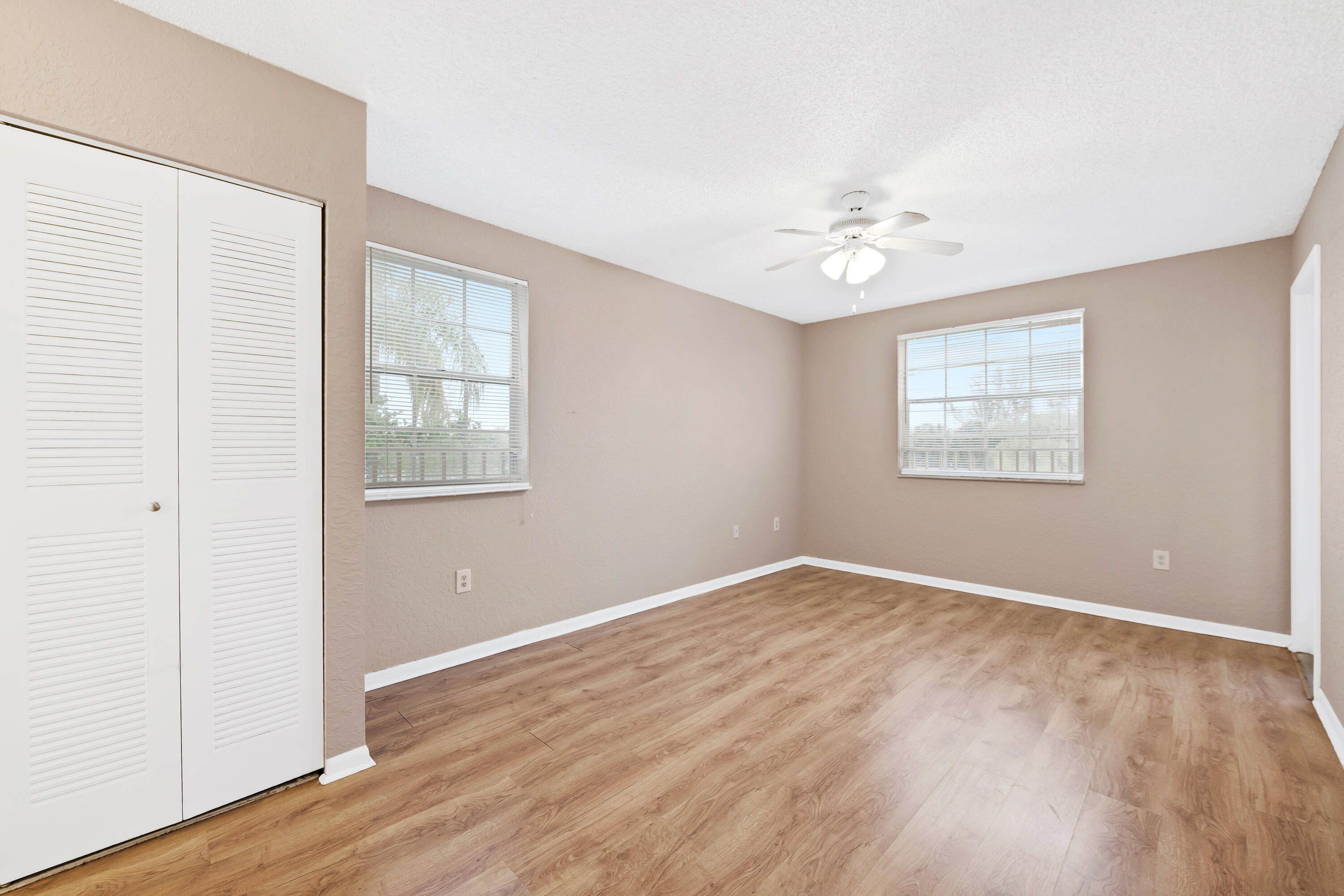 2861 N Oakland Forest Drive 202 Property Photo 10