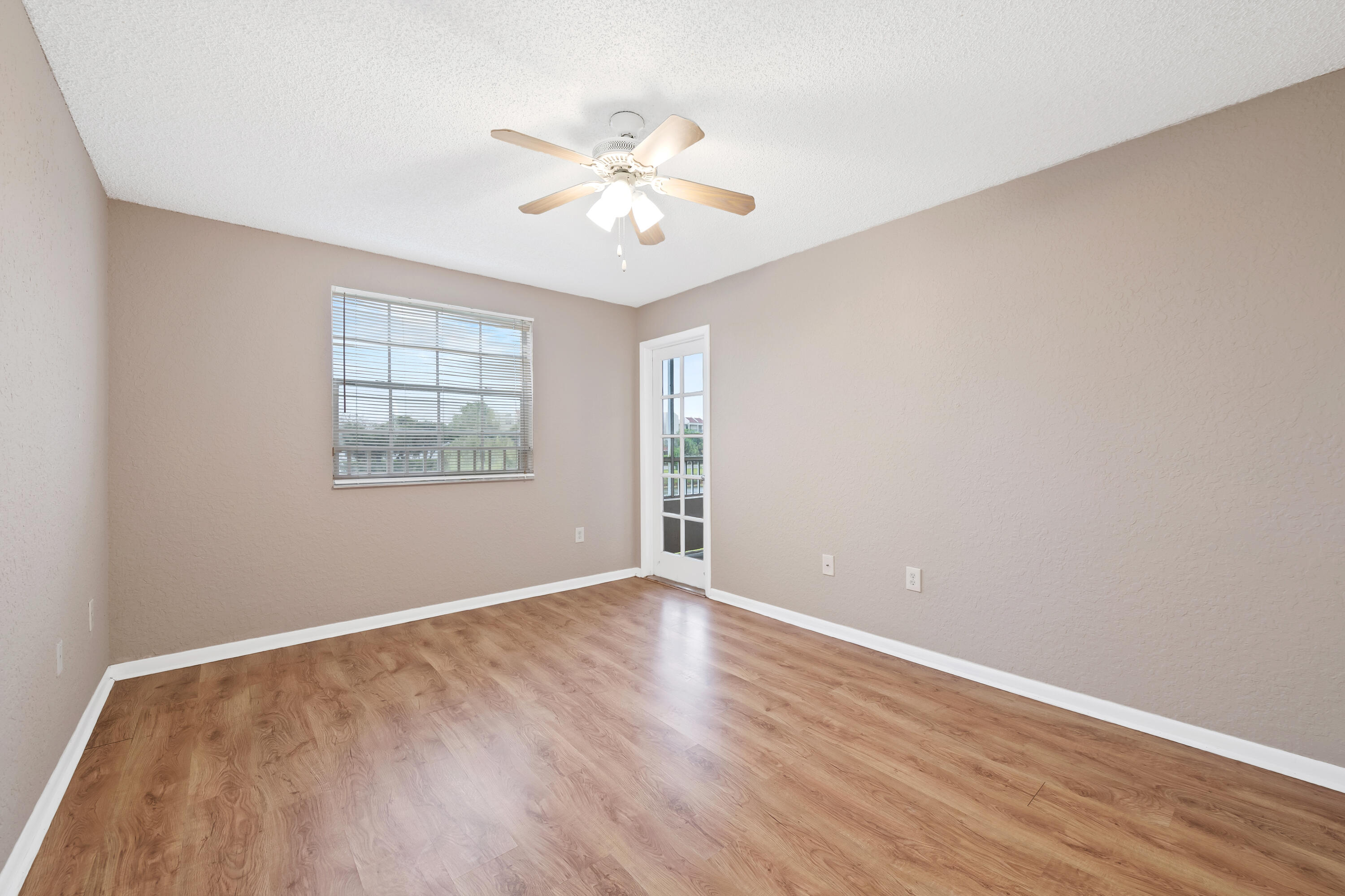2861 N Oakland Forest Drive 202 Property Photo 11