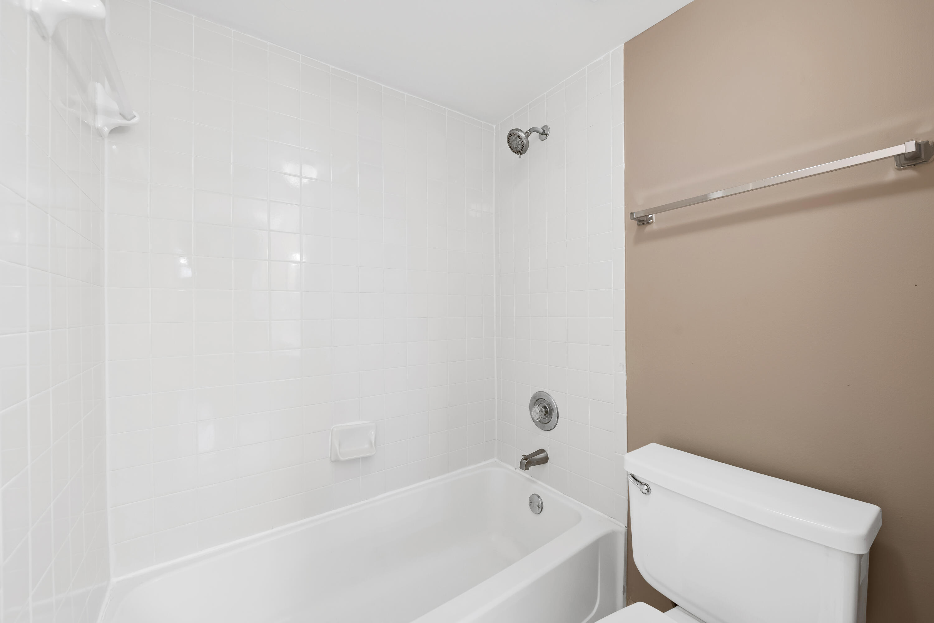 2861 N Oakland Forest Drive 202 Property Photo 13