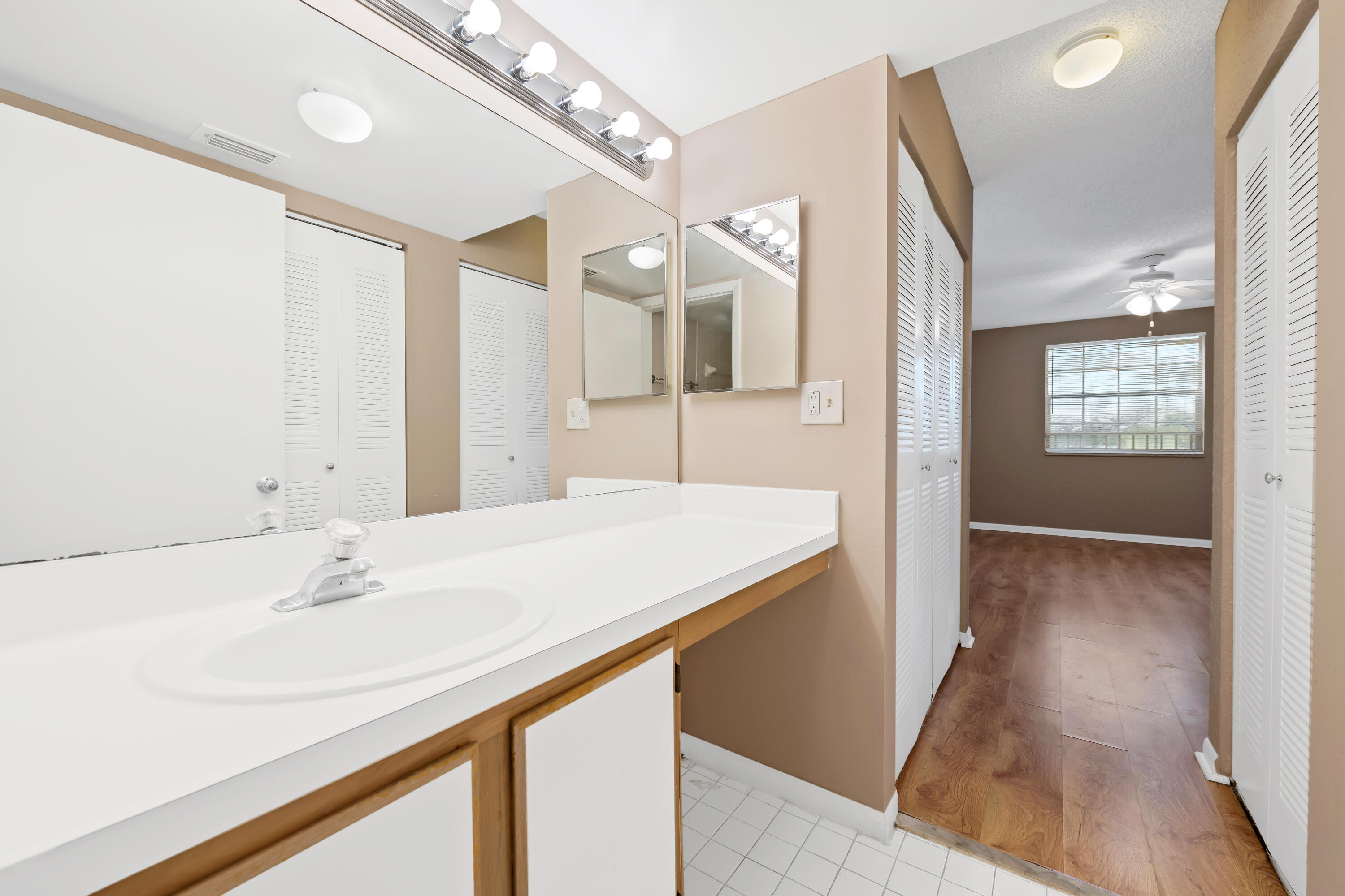 2861 N Oakland Forest Drive 202 Property Photo 14