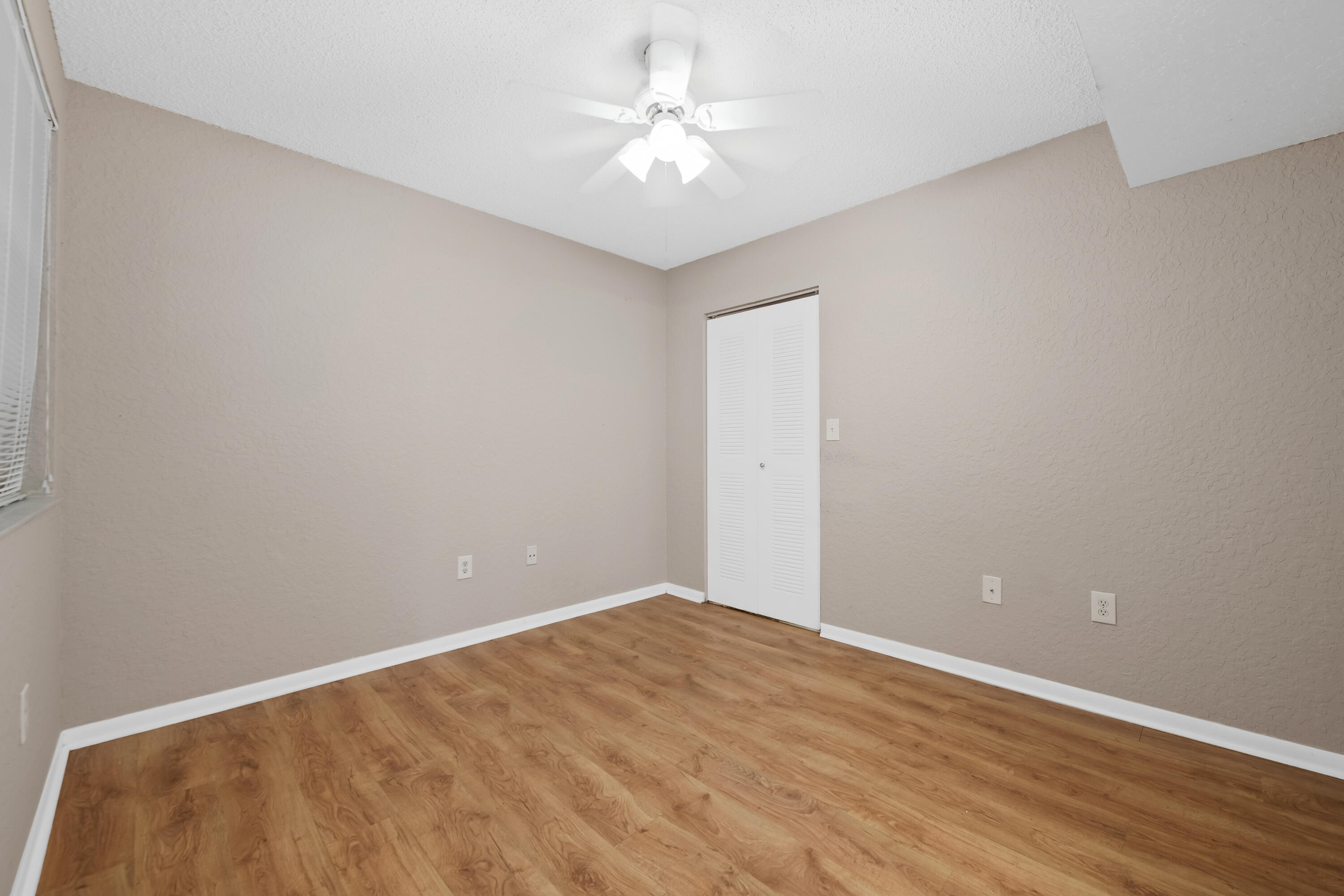 2861 N Oakland Forest Drive 202 Property Photo 16