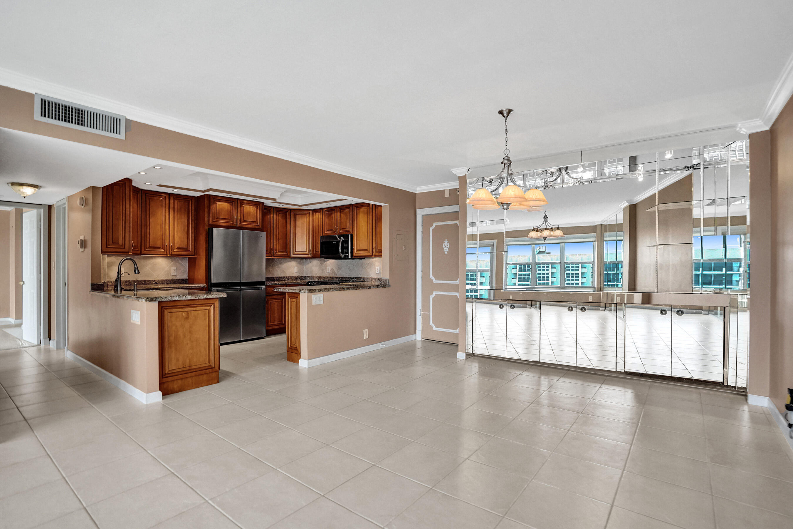 405 N Ocean Boulevard 1803 Property Photo 3