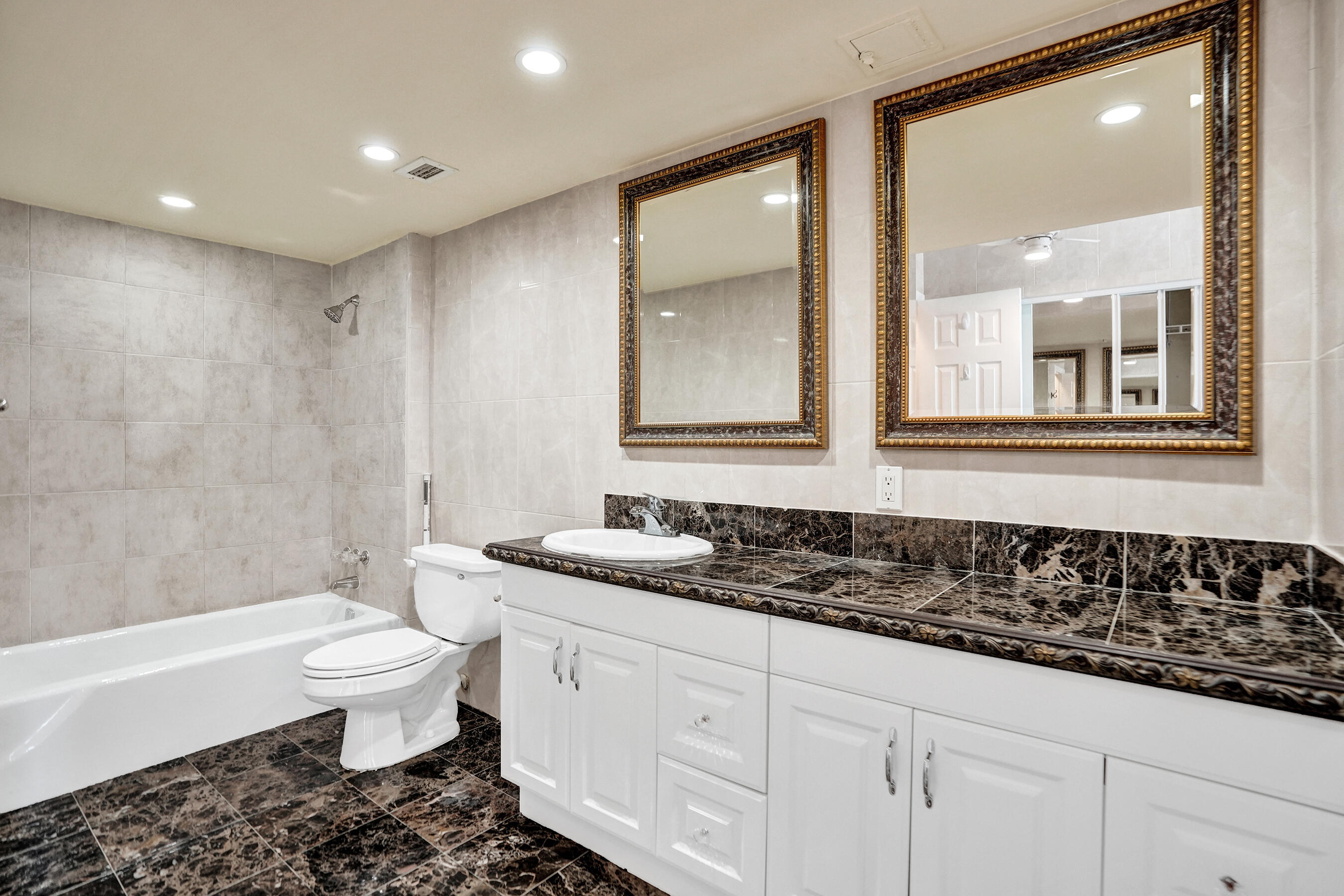 405 N Ocean Boulevard 1803 Property Photo 18