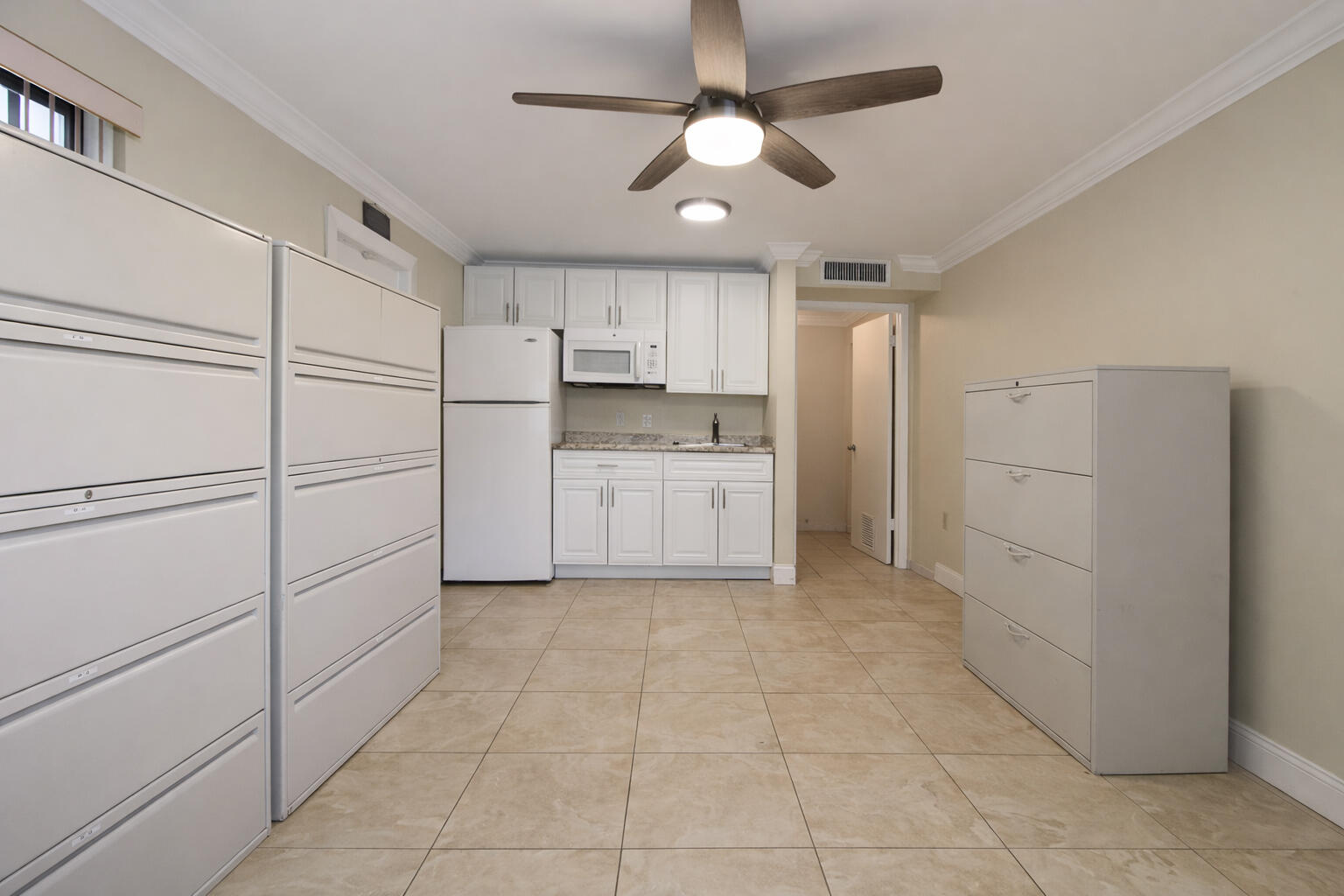 840 S State Road 7 Property Photo 4
