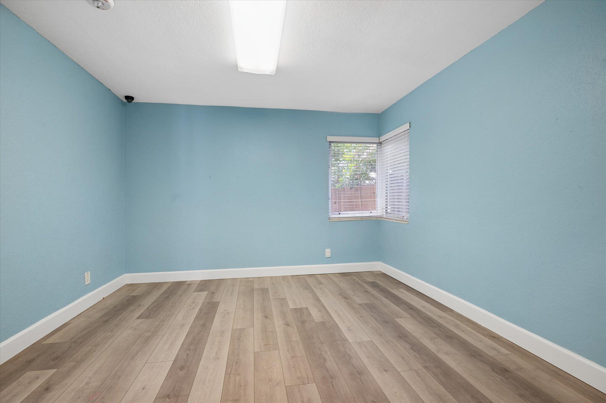 411 E Commercial Boulevard Property Photo 7