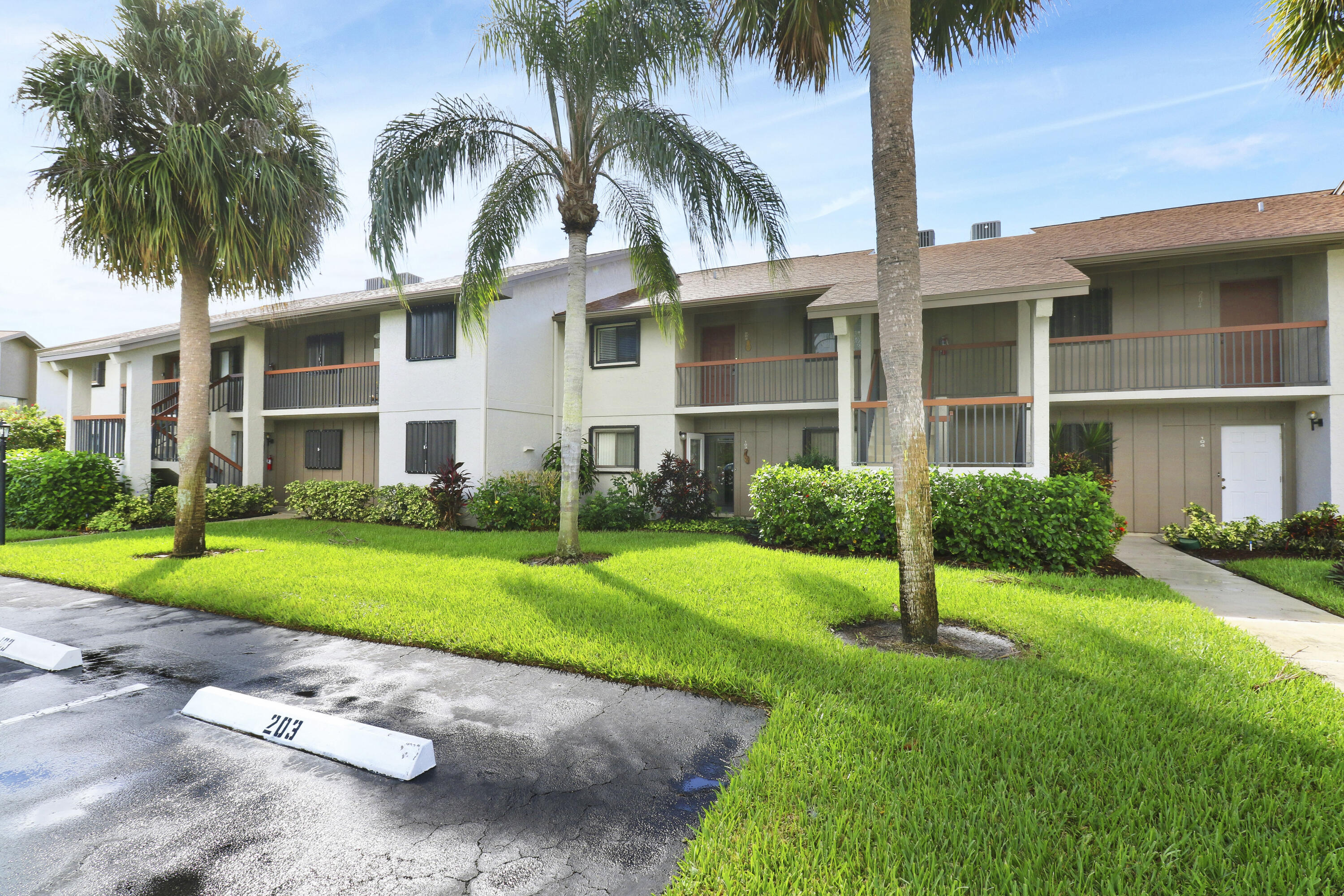 1600 Ne Dixie Highway 10-203 Property Photo 1